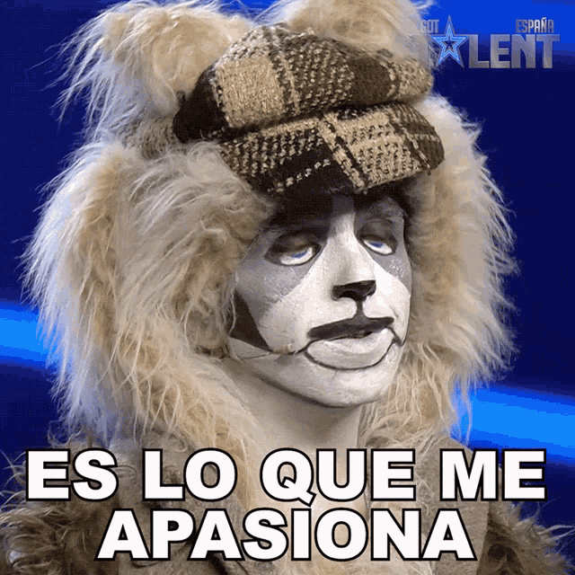 a picture of a person in a bear costume with the words es lo que me apasiona