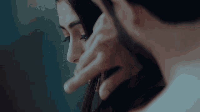Raghvi Mehndi Hai Rachne Waali GIF
