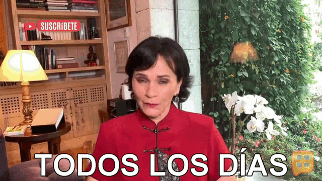 a woman in a red shirt says " todos los dias " in spanish