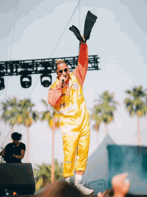 On Stage Wave GIF - On Stage Wave Rapper GIFs