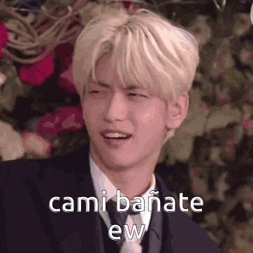 a man in a suit and tie is making a funny face with the words cami bañate ew .