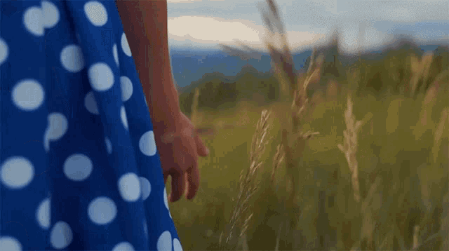 Going Through Fields Claire Crosby GIF - Going Through Fields Claire Crosby Claire And The Crosbys GIFs