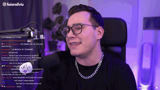 a man wearing glasses and a chain stands in front of a microphone with the hashtag faiarsiiu on the bottom