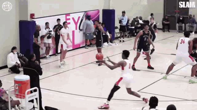 a basketball game is being played in front of a wall that says ' ey ' on it