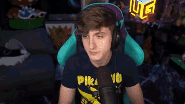a man wearing headphones and a t-shirt that says ' i 'm not gonna tell you '