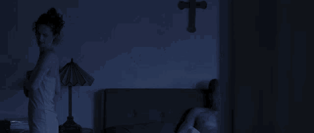 a man and a woman are standing next to each other in a dark room with por favor no hagas metaforas de deportes de eso