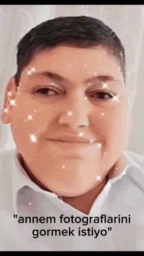 a picture of a boy with the words " annem fotograflarini gormek istiyo "