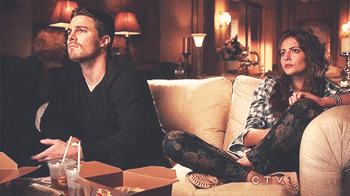 Getting Caught Up On Shows Together > GIF - Arrow Oliver Queen Stephen Amell GIFs