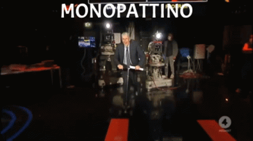Mario Giordano Monopattino GIF - Mario Giordano Monopattino Bonus Monopattino GIFs