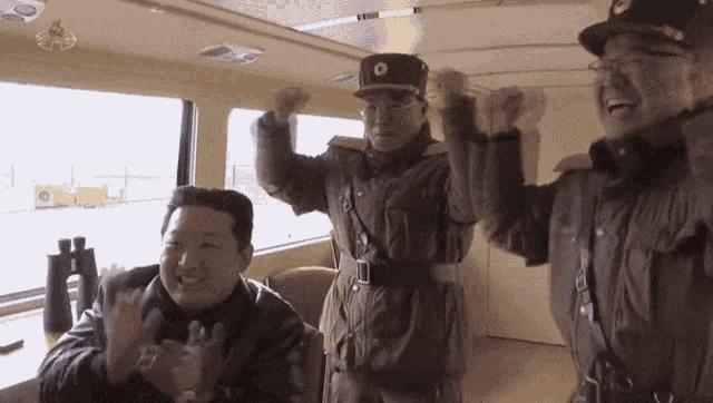 Kim Jong Un Cheers GIF - Kim Jong Un Cheers Clap GIFs