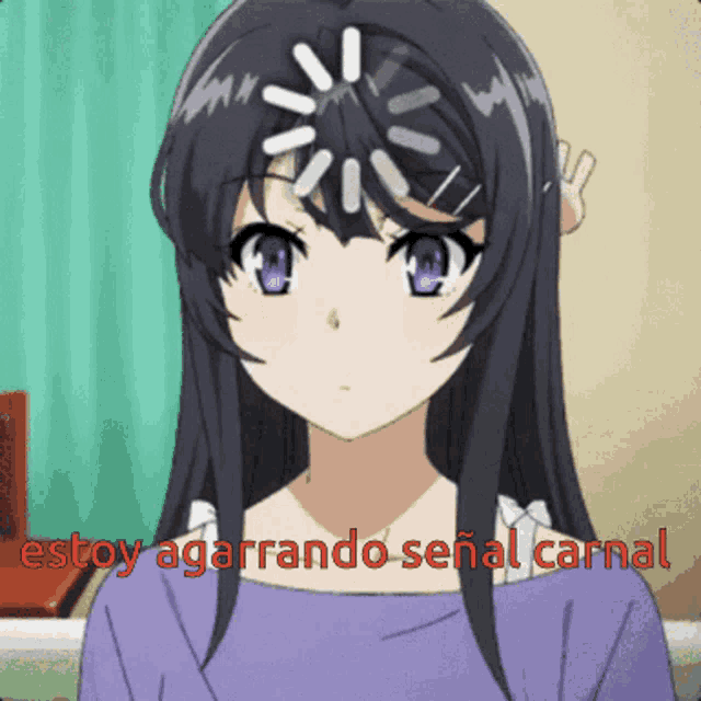 a girl with a spinning wheel on her head and the words estoy agarrando señal carnal