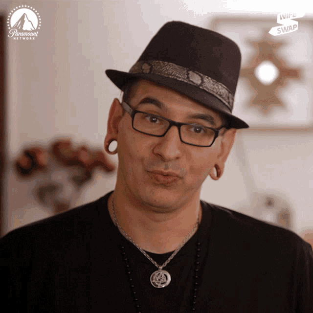 a man wearing a hat and glasses is featured on a paramount network ad