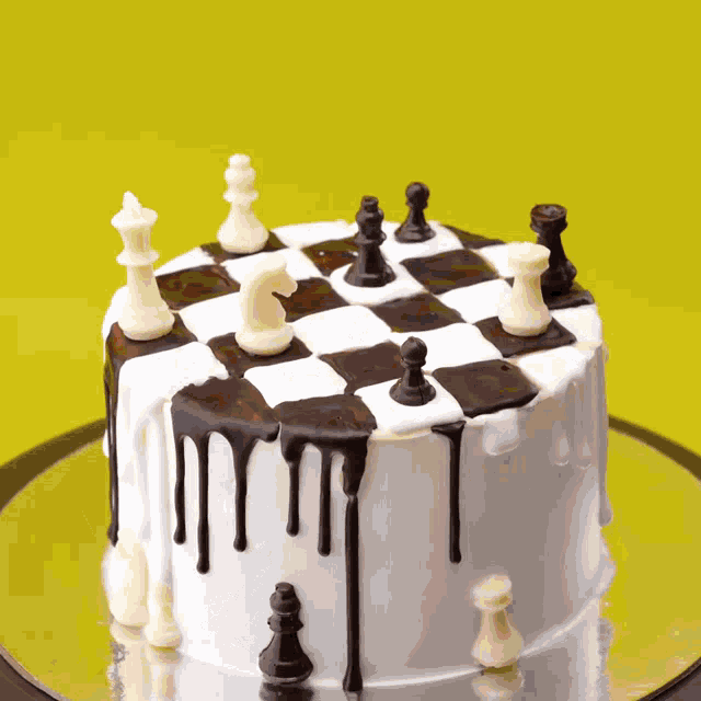 a cake that looks like a chess board with black and white pieces