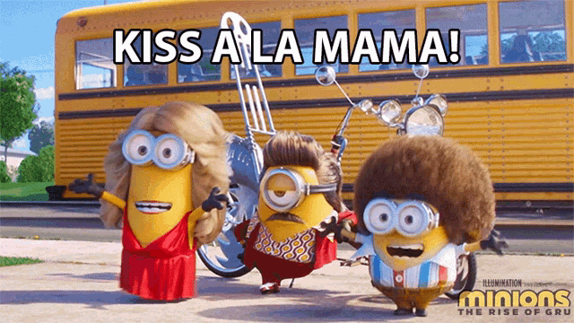 Kiss A La Mama Kevin GIF - Kiss A La Mama Kevin Bob GIFs