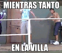a group of people standing behind a railing with the caption mientras tanto en lavilla