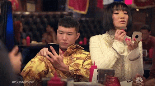 Doing Make Up Busy On My Cellphone GIF - Doing Make Up Busy On My Cellphone Cellphone GIFs