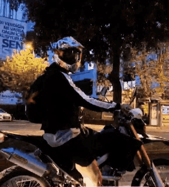 Motorsiklet Motorcu GIF - Motorsiklet Motorcu Kask GIFs
