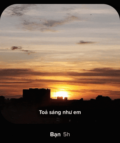 a picture of a sunset with the words toa sang như em written below it