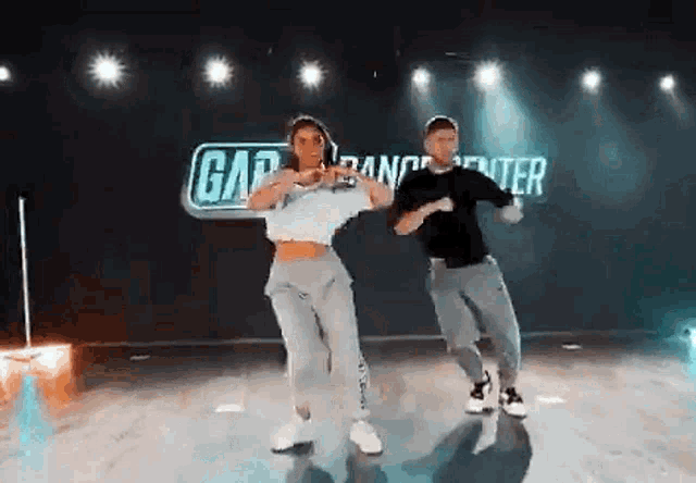 Demet Ozdemir Demetözdemir GIF - Demet Ozdemir Demetözdemir Dancing GIFs