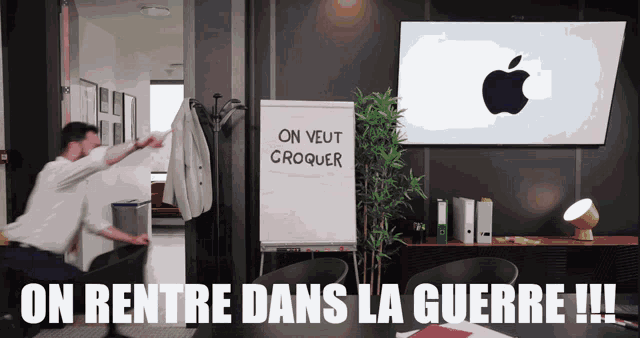 on rentre dans la guerre written on a white board