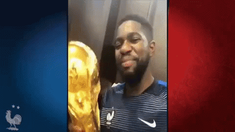 منتخب فرنسا أبطال كاس العالم 2018 بريزنيل كيمبامبي GIF - Presnel Kimpembe French GIFs