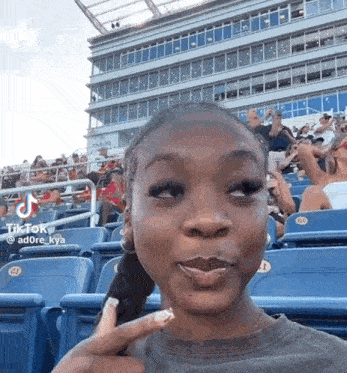 Laughing Cheering GIF - Laughing Cheering Scream If You Think Im Thick GIFs