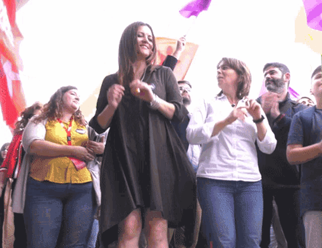 a woman wearing a name tag that says ' amanda ' on it stands in a crowd of people