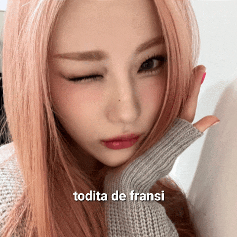 a close up of a woman 's face with todita de fransi written on the bottom
