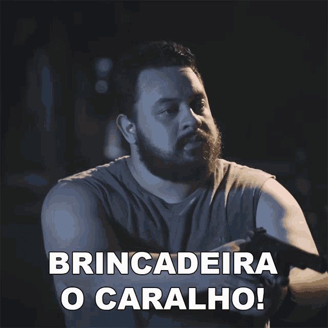 a man with a beard is holding a gun and the words brincadeira o caralho are below him
