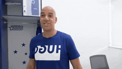 a man in a blue shirt that says duh on it