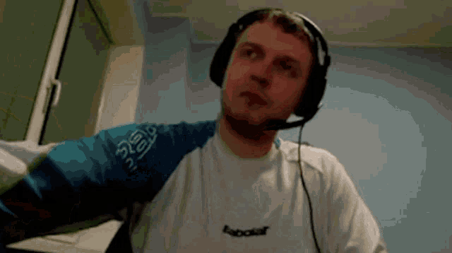a man wearing headphones and a shirt that says babolat