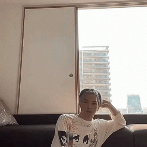Lee Taeyong Taeyong GIF - Lee Taeyong Taeyong Taeyong Staring GIFs