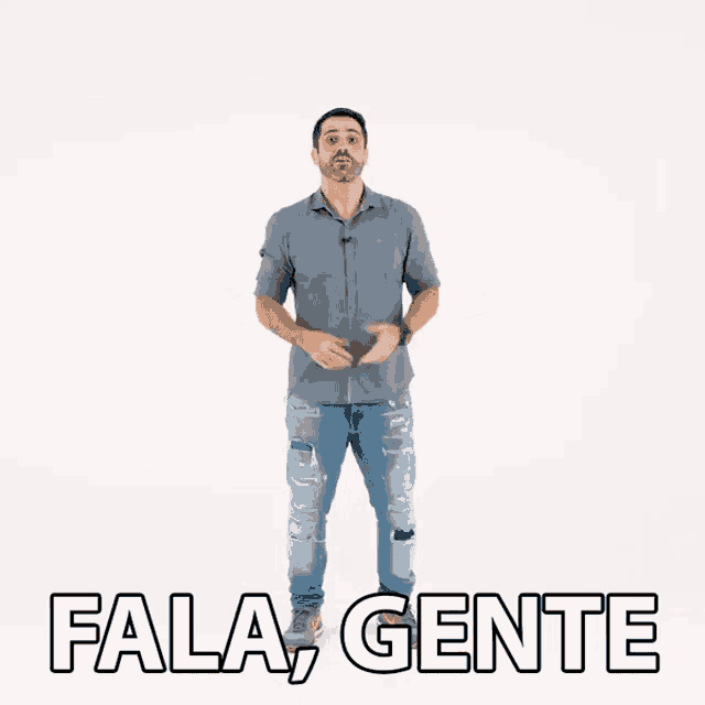 a man standing in front of a white background with the words fala gente written in black