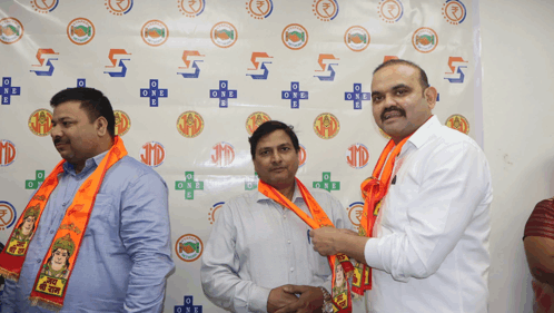 a man is wearing an orange sash that says jd