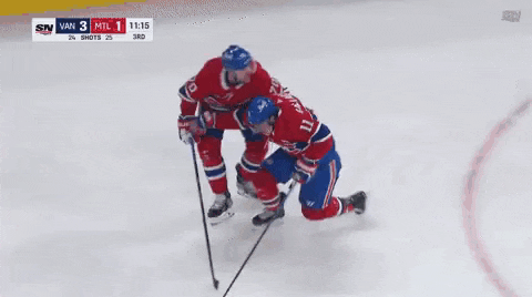 a hockey game is being played between the vancouver canucks and the mtl