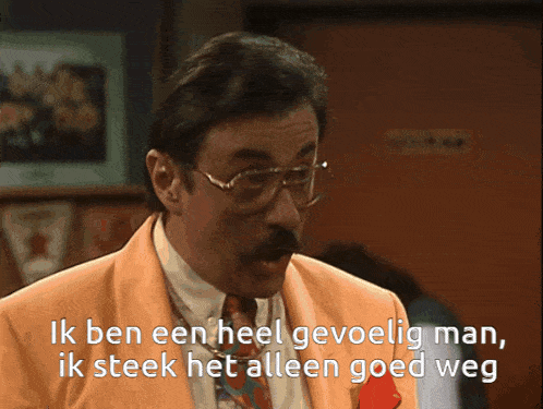 a man with glasses and a mustache says ik ben een heel goedkoop man