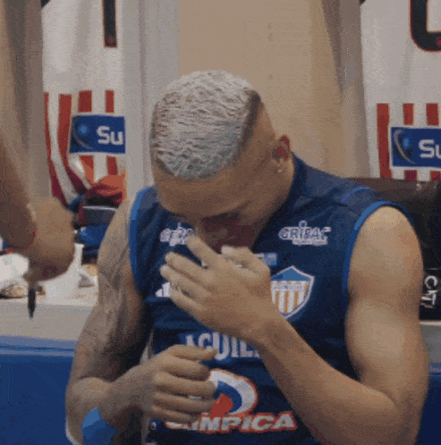 a man wearing a jersey that says " aguila " on it
