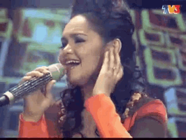 Siti Nurhaliza Dramatic Singing GIF - Siti Nurhaliza Dramatic Singing Belting GIFs