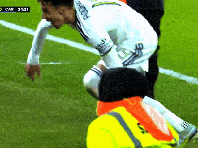a soccer game is being played with the time of 35:31