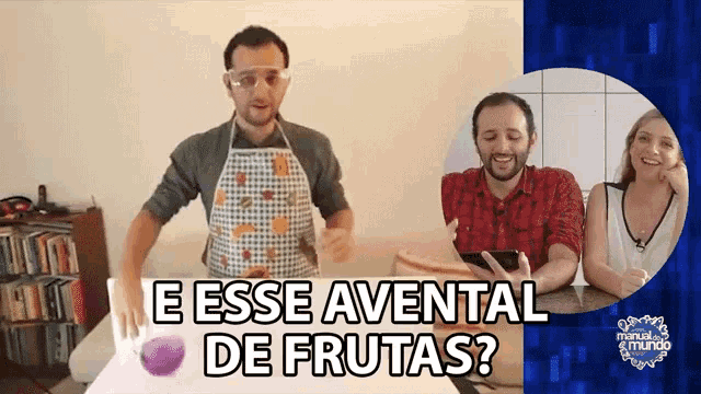 a man wearing an apron and goggles says " e esse avental de frutas " in a video