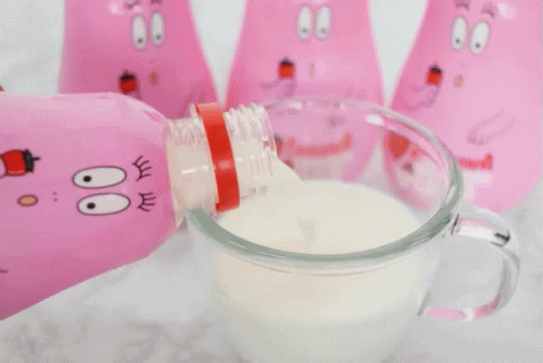 딸기우유 딸기맛우유 따르기 붓기 컵 GIF - Pour Glass Strawberry Milk GIFs