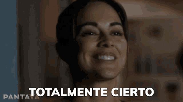 a woman 's face is shown with the words totalmente cierto in the corner