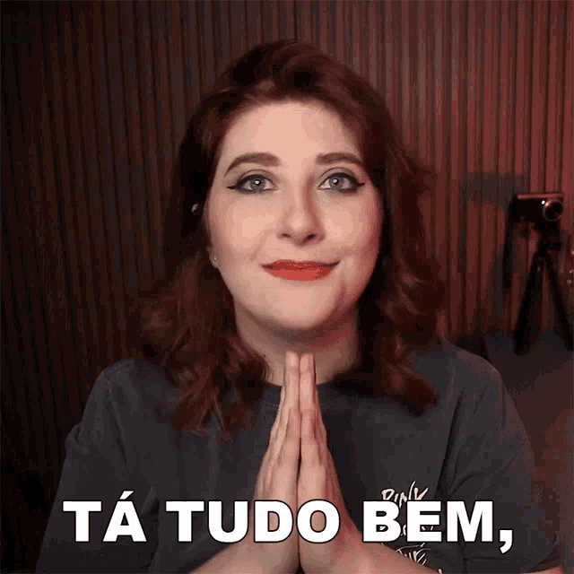a woman is smiling and giving a thumbs up with the words sabe written on her face