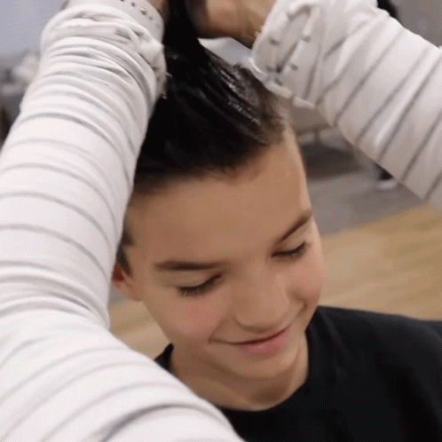 Spiked The Hair This Is How We Bingham GIF - Spiked The Hair This Is How We Bingham Hair Styling GIFs