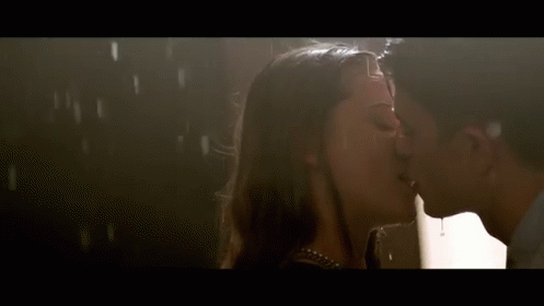 😈😍 GIF - Couple Kiss Rain GIFs