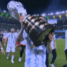 Levantando La Copa Lionel Messi GIF - Levantando La Copa Lionel Messi Asociación Del Fútbol Argentino GIFs