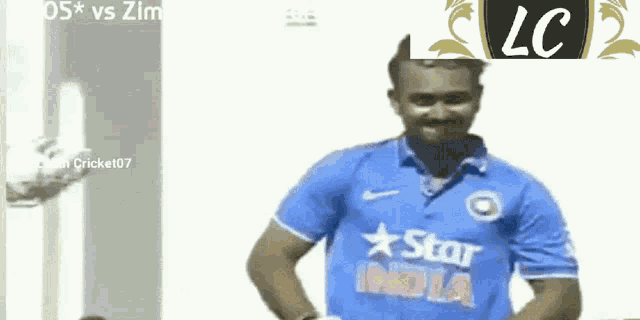 a man wearing a blue shirt that says star india on it