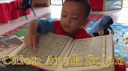 Calon Anak Soleh GIF - Anak Soleh Membaca Al Quran GIFs