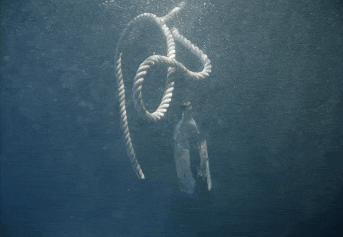 a person is swimming underwater with a rope around their head