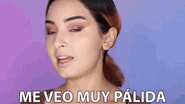 a close up of a woman 's face with the words me veo muy palida on the bottom .